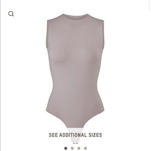 SKIMS ESSENTIAL BODYSUIT XXS/XS